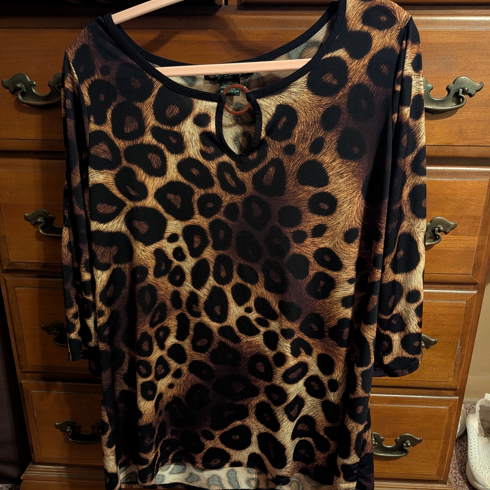 Leopard Print Women's Top With Keyhole